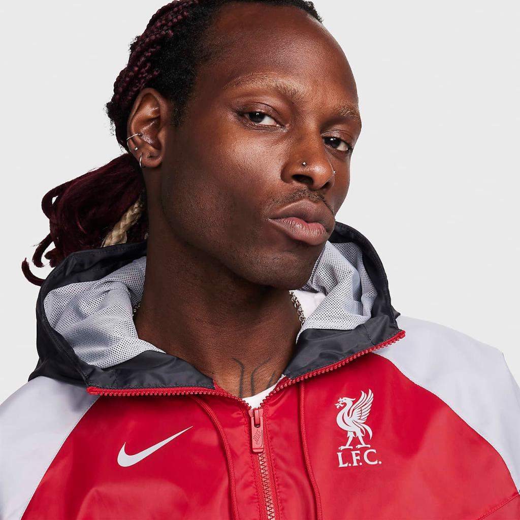 Liverpool FC Sport Essentials Windrunner Men&#039;s Nike Soccer Hooded Woven Jacket FV0104-687