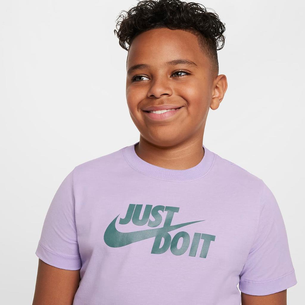 Nike Sportswear Big Kids&#039; T-Shirt FV4078-515
