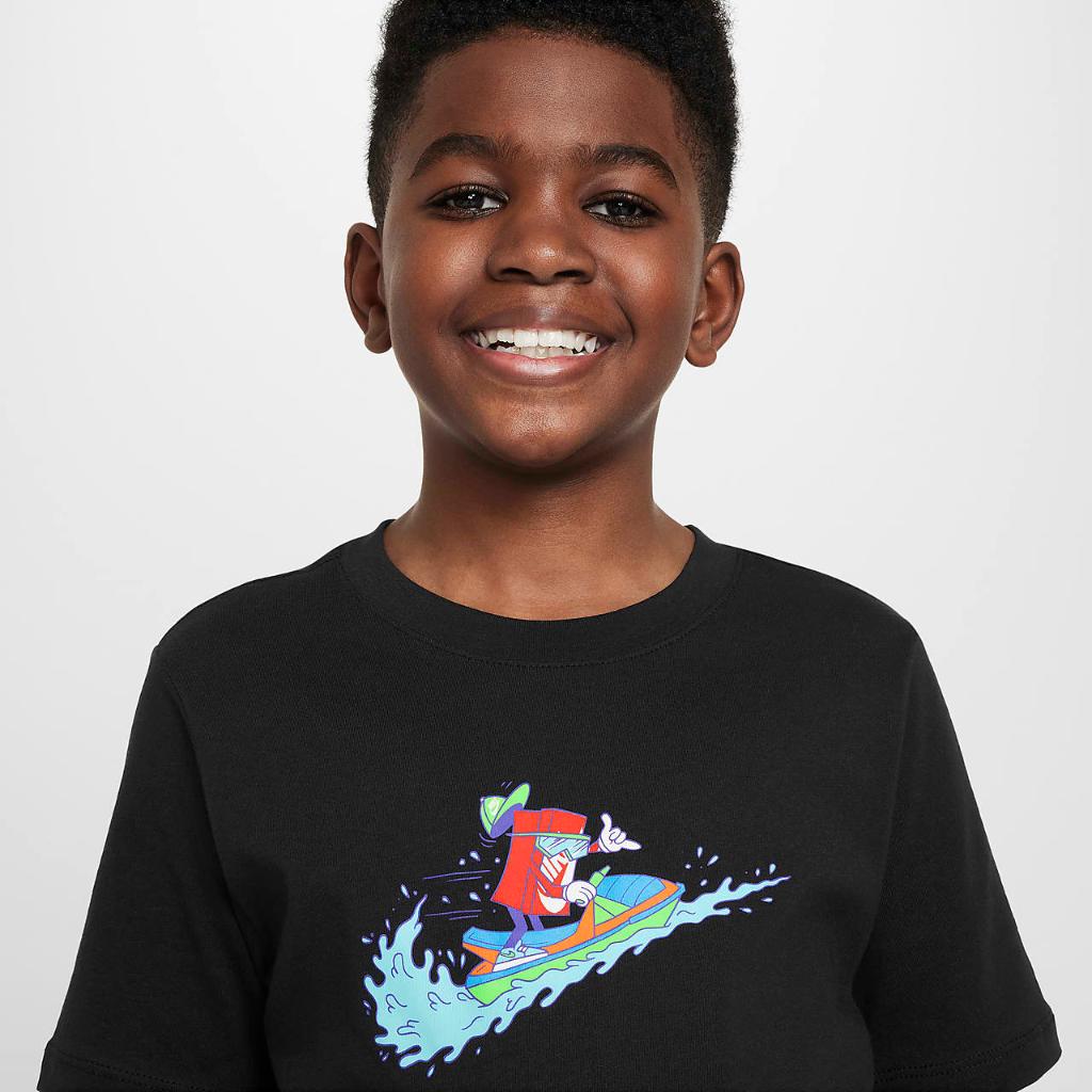 Nike Sportswear Big Kids&#039; T-Shirt FV5345-010