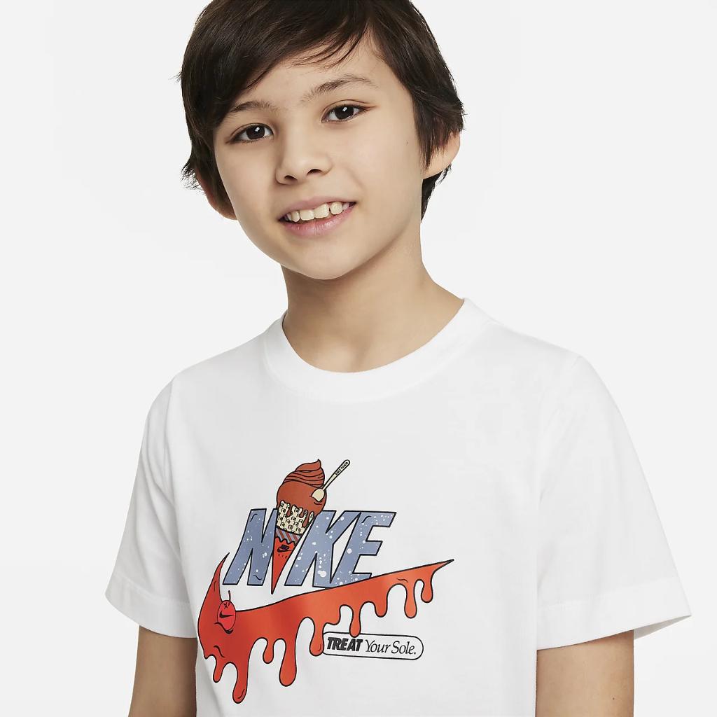 Nike Sportswear Big Kids&#039; T-Shirt FV5414-100