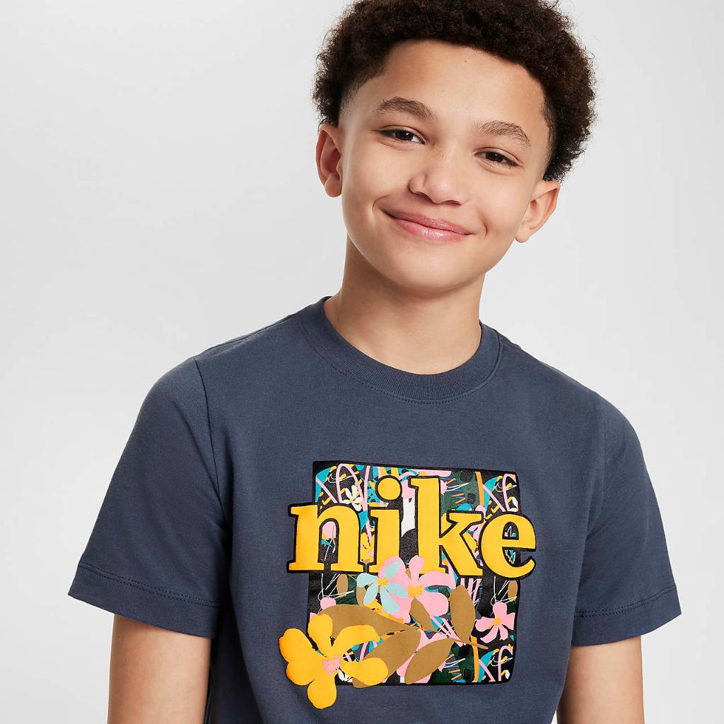 Nike Sportswear Big Kids&#039; T-Shirt HJ6254-437