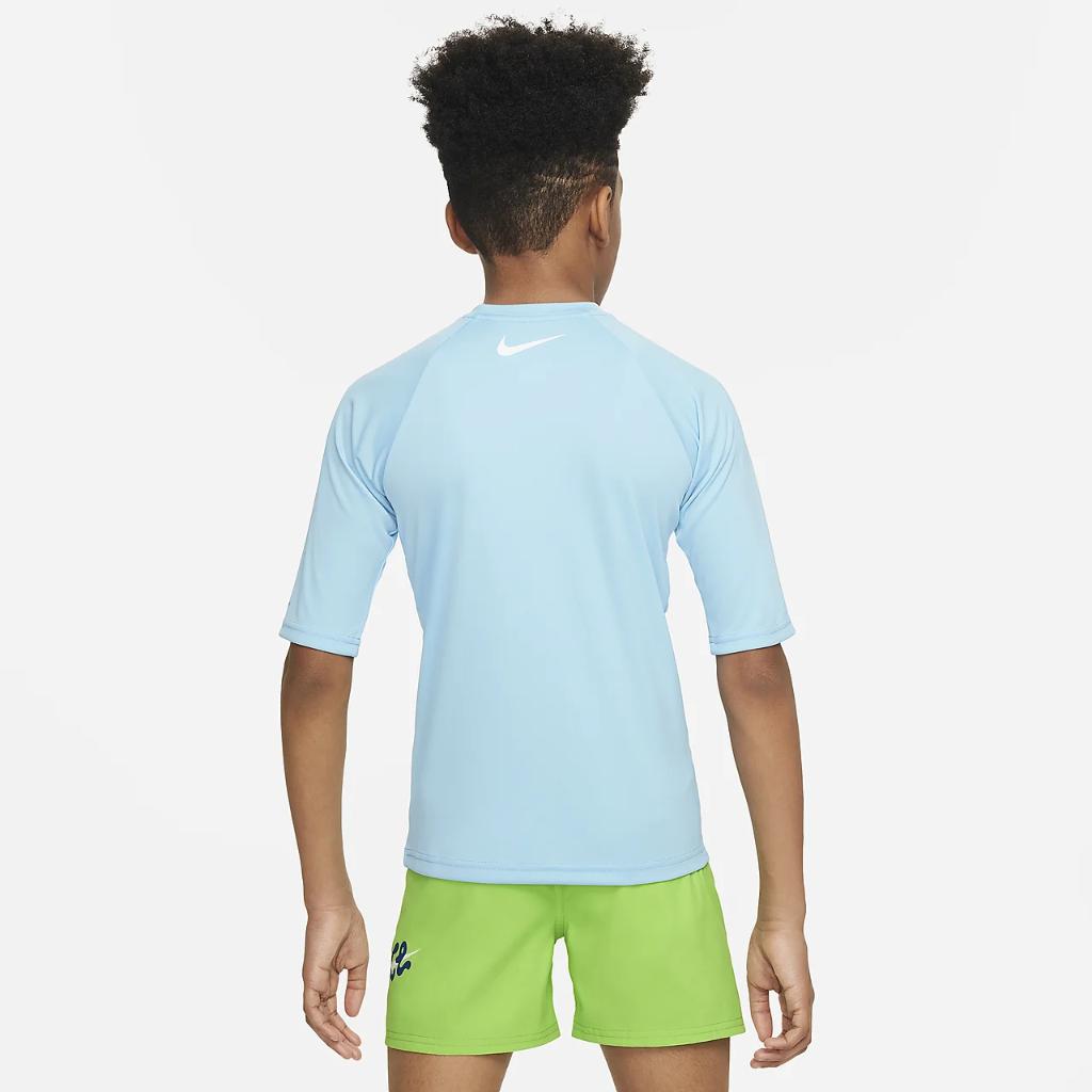Nike Swim Scribble Big Kids&#039; (Boys&#039;) Short-Sleeve Hydroguard NESSE830-486