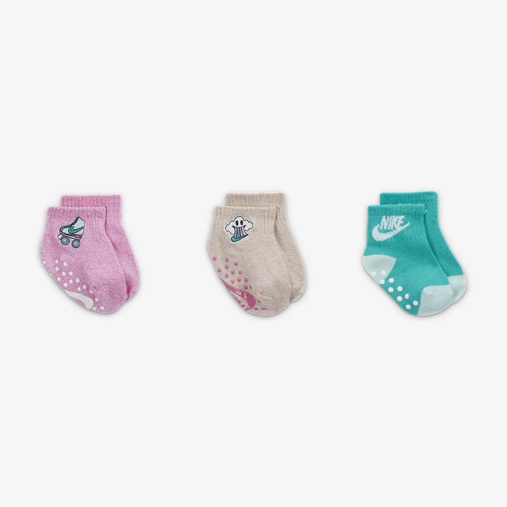 Nike &quot;N is for Nike&quot; Gripper Ankle Socks (3 Pairs) Baby Gripper Socks NN0959-AFN
